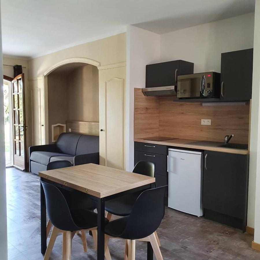 Auberge De La Tour -Appartements- Valros 외부 사진