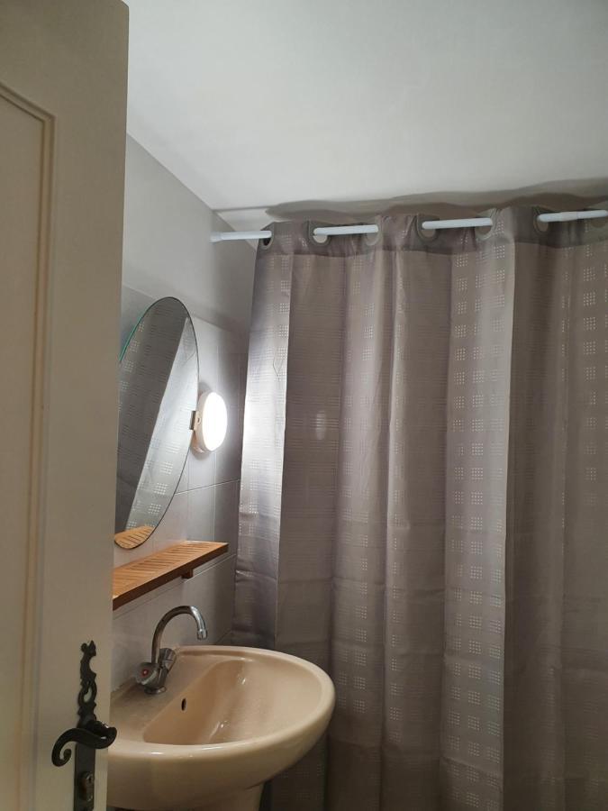 Auberge De La Tour -Appartements- Valros 외부 사진