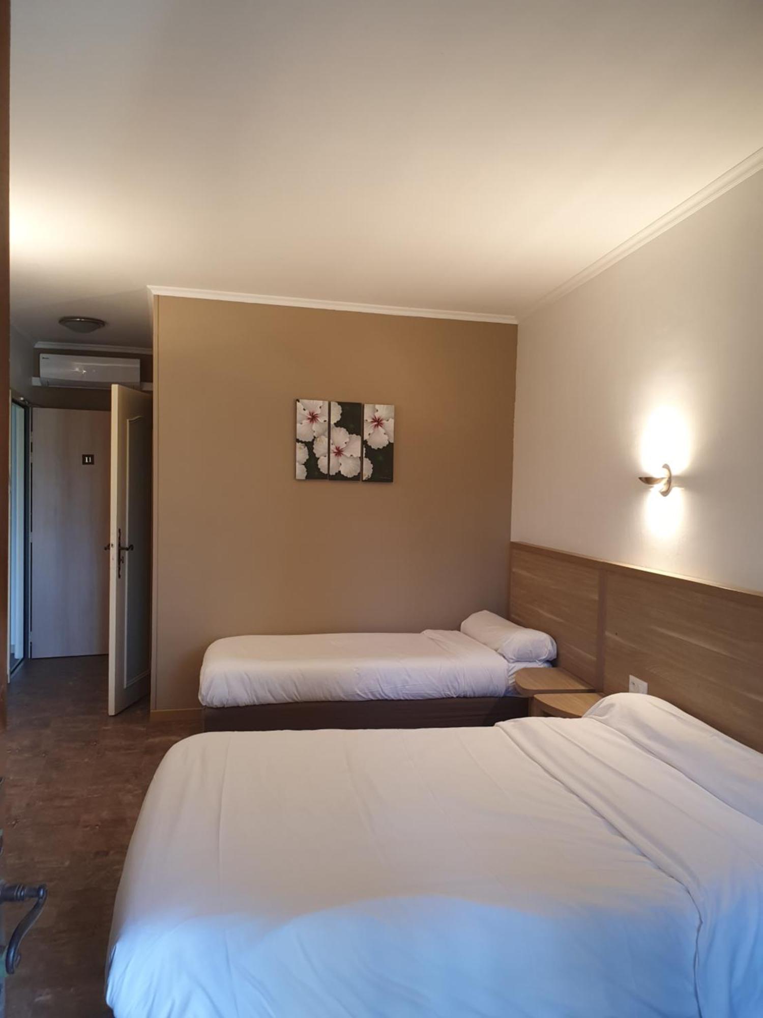 Auberge De La Tour -Appartements- Valros 외부 사진