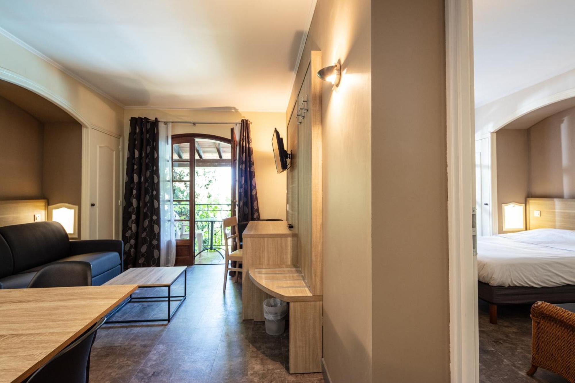 Auberge De La Tour -Appartements- Valros 외부 사진