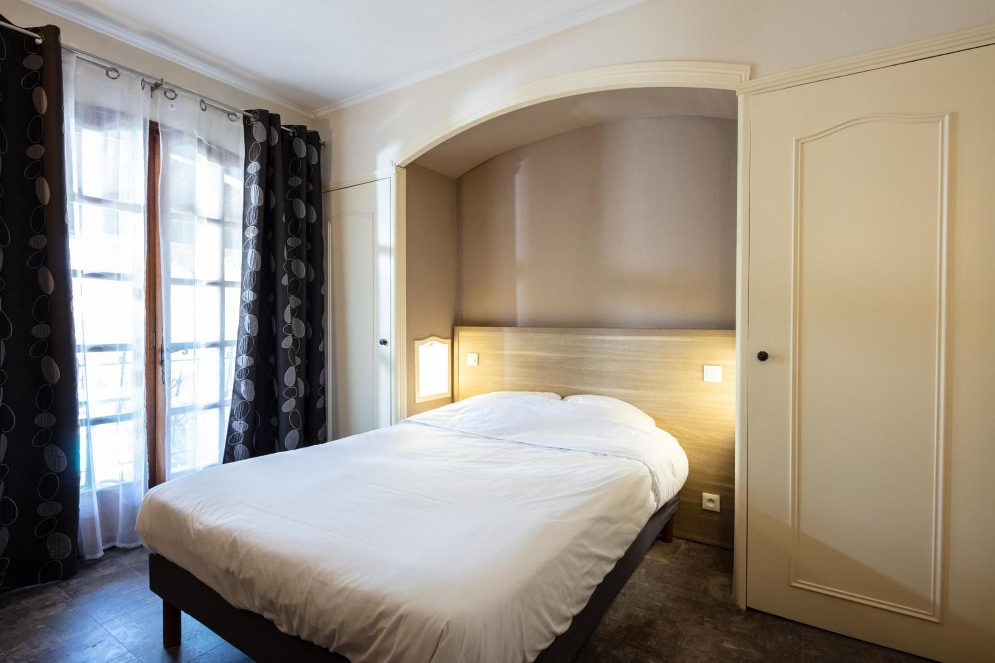 Auberge De La Tour -Appartements- Valros 외부 사진