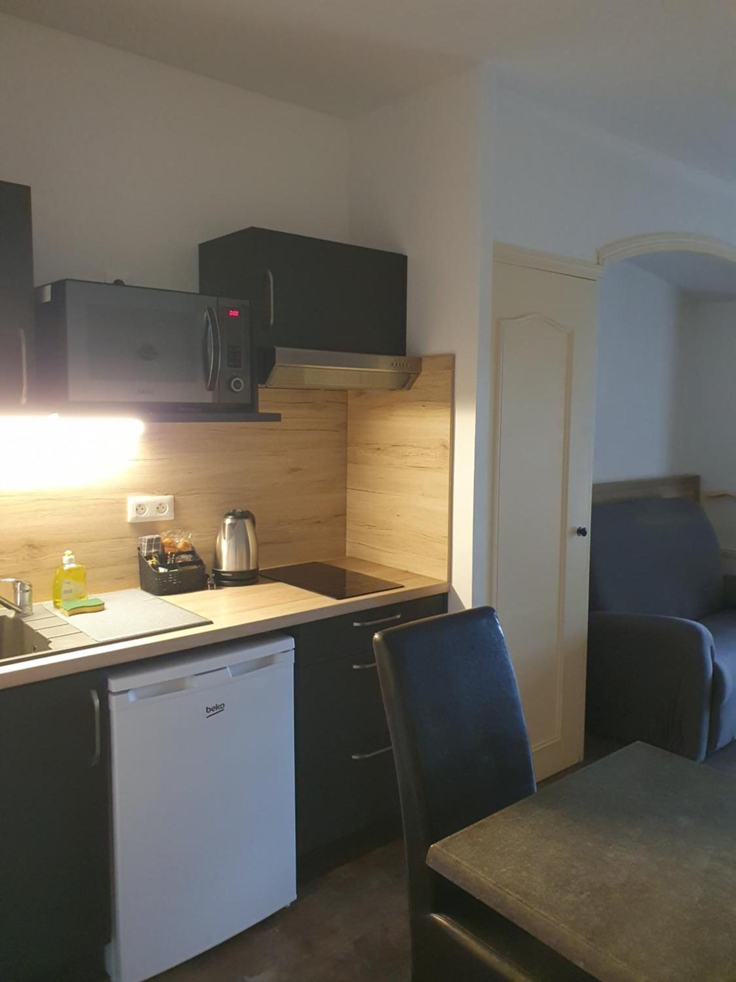 Auberge De La Tour -Appartements- Valros 외부 사진