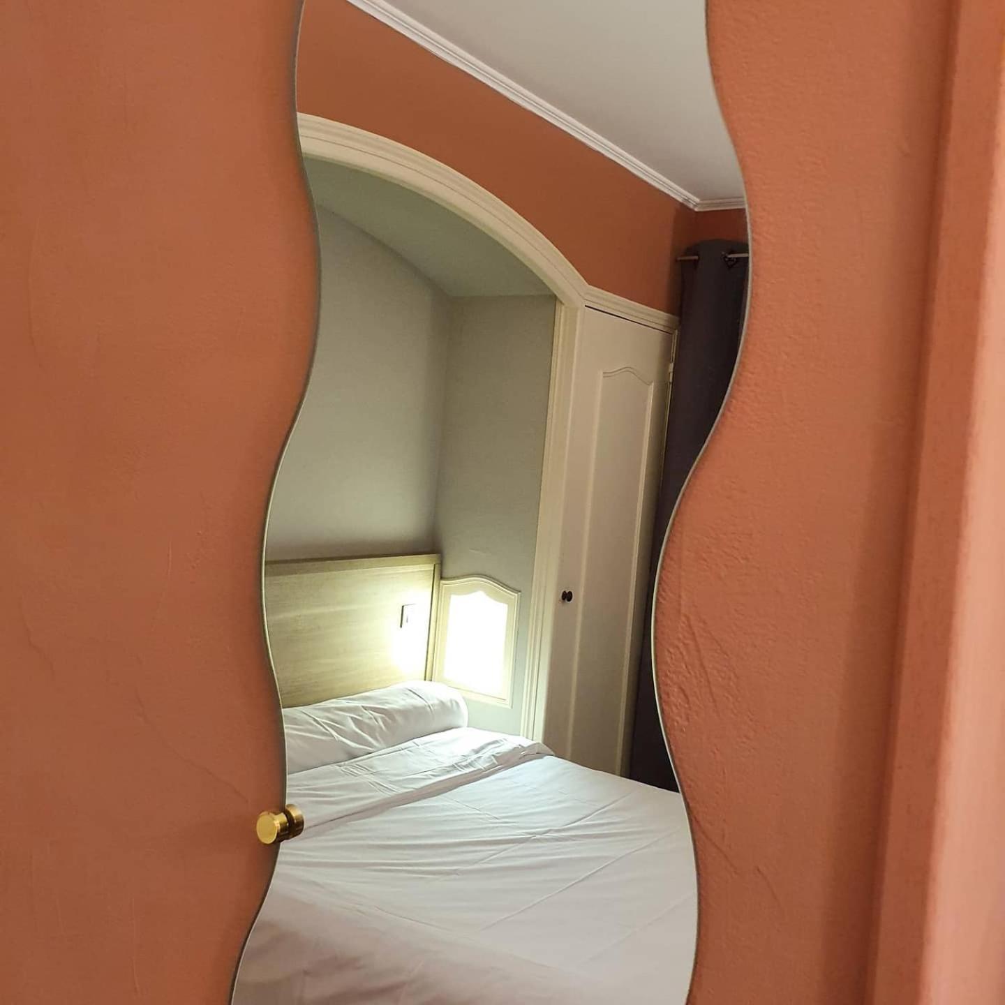 Auberge De La Tour -Appartements- Valros 외부 사진
