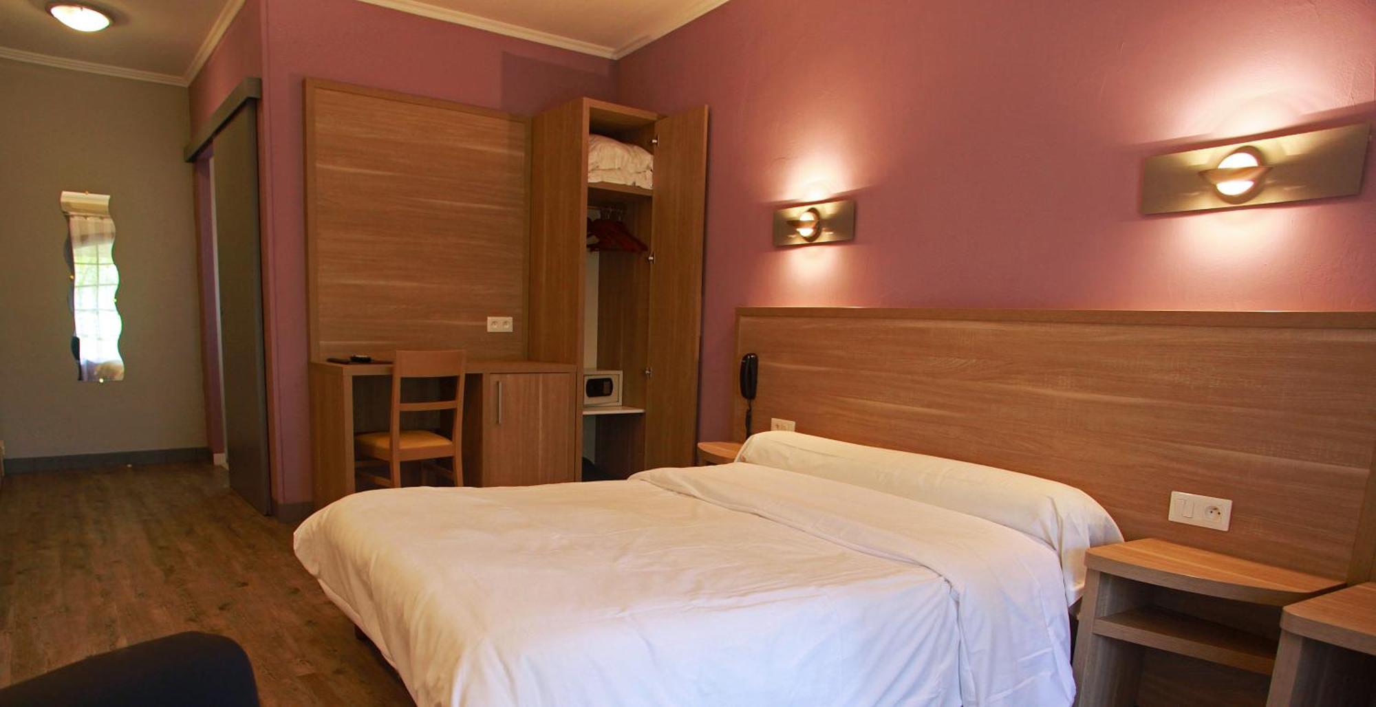 Auberge De La Tour -Appartements- Valros 객실 사진