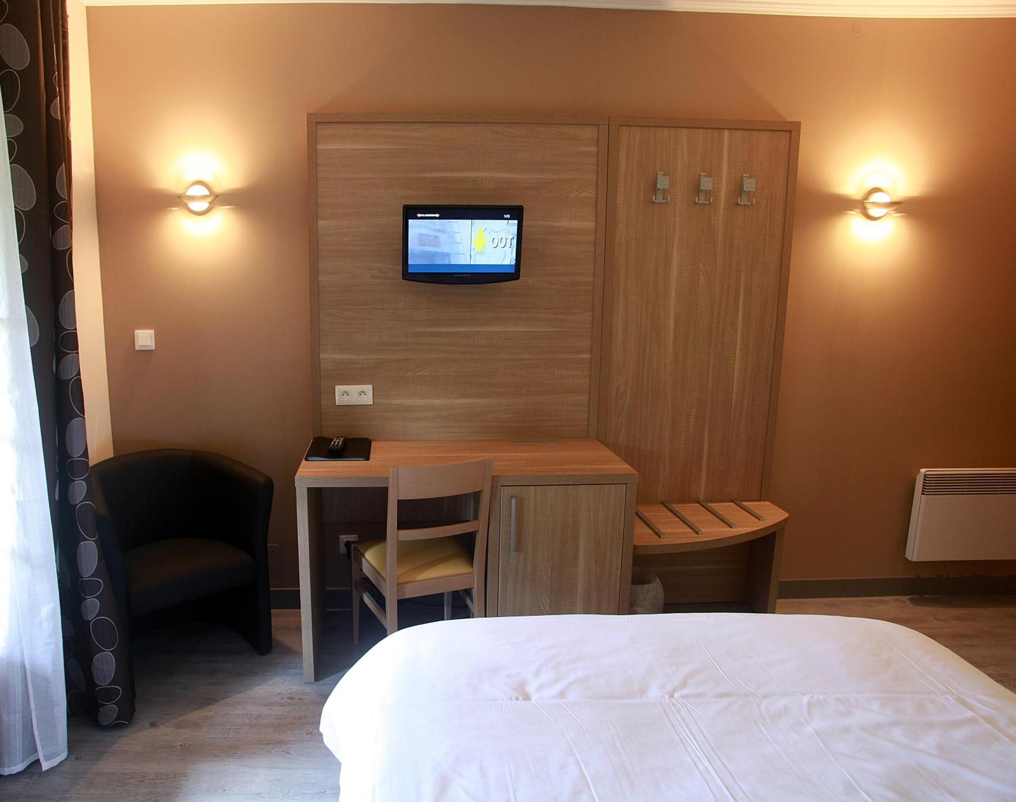 Auberge De La Tour -Appartements- Valros 객실 사진