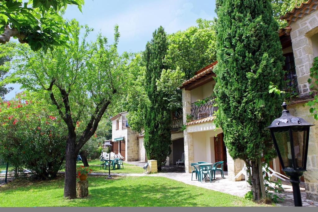 Auberge De La Tour -Appartements- Valros 객실 사진