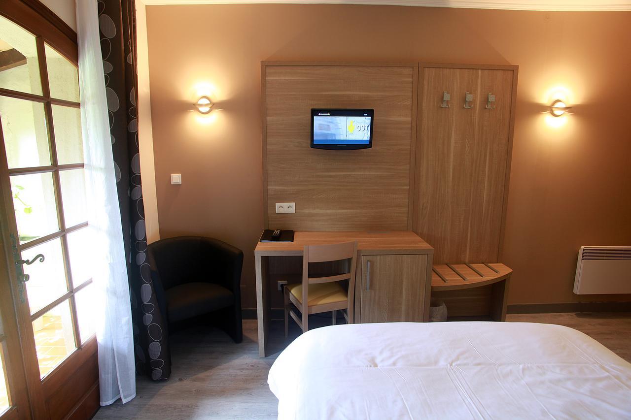 Auberge De La Tour -Appartements- Valros 외부 사진